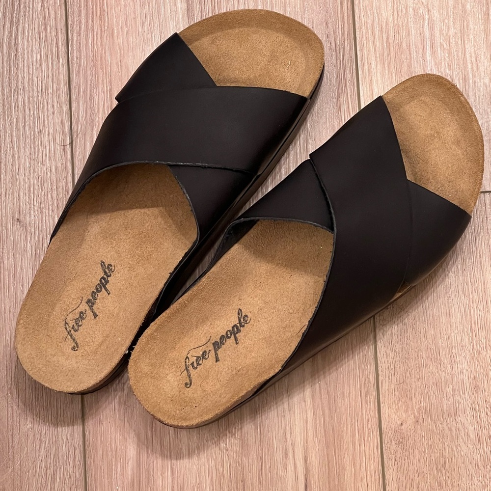 Free People platform slides size 41. Brand new, never worn, without box.